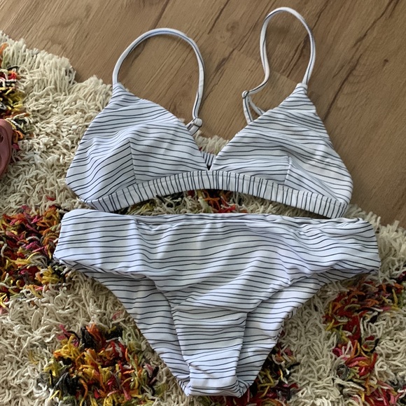 BUNDLE SWIM SUIT SET - Picture 2 of 6